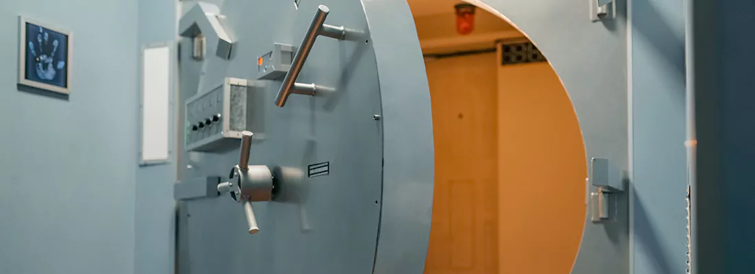 Vault and Safe locksmith services in Keystone, FL